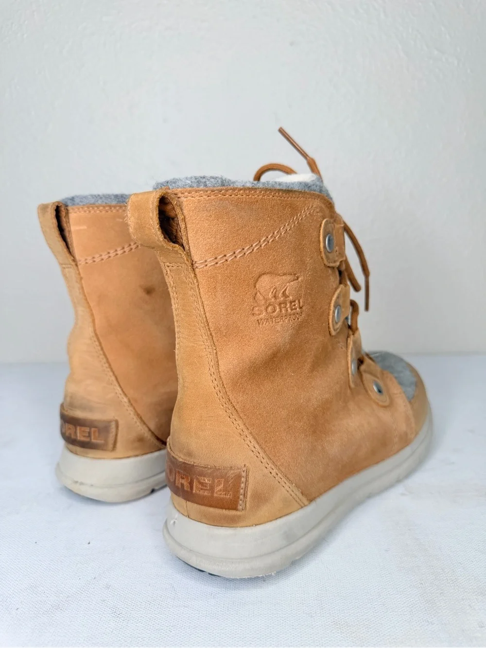 Sorel Joan tan leather gray felt ankle boot
